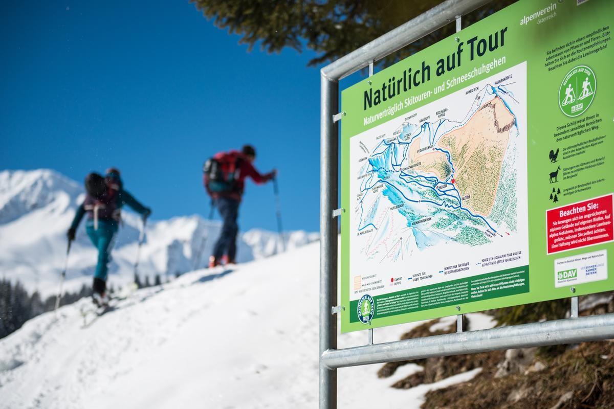 43 Skitourengeher Natuerlich auf Tour foto daniel hug